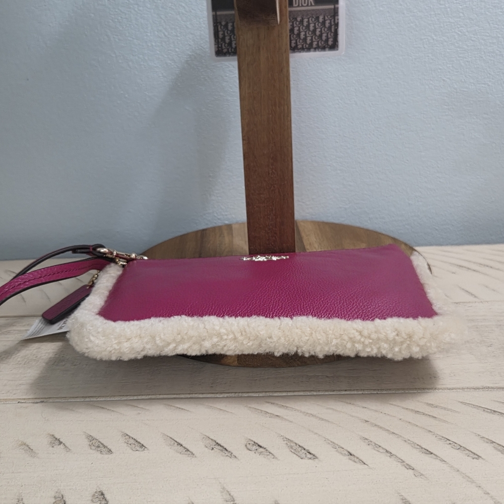 Coach wristlet in pebbled Pink leather with a shearling trim, NWT - Picture 9 of 15